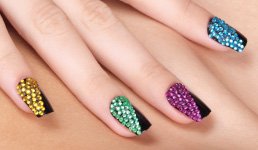 Unhas com nail art caviar